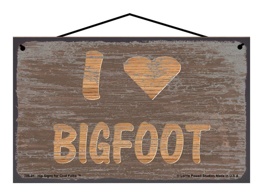 I Love Bigfoot with Heart - Brown Vintage Style Sign